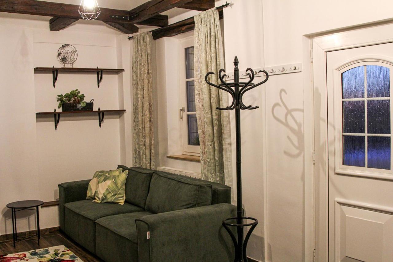 Cozy Cottage - Free Parking, Self Check-In Oradea Eksteriør billede