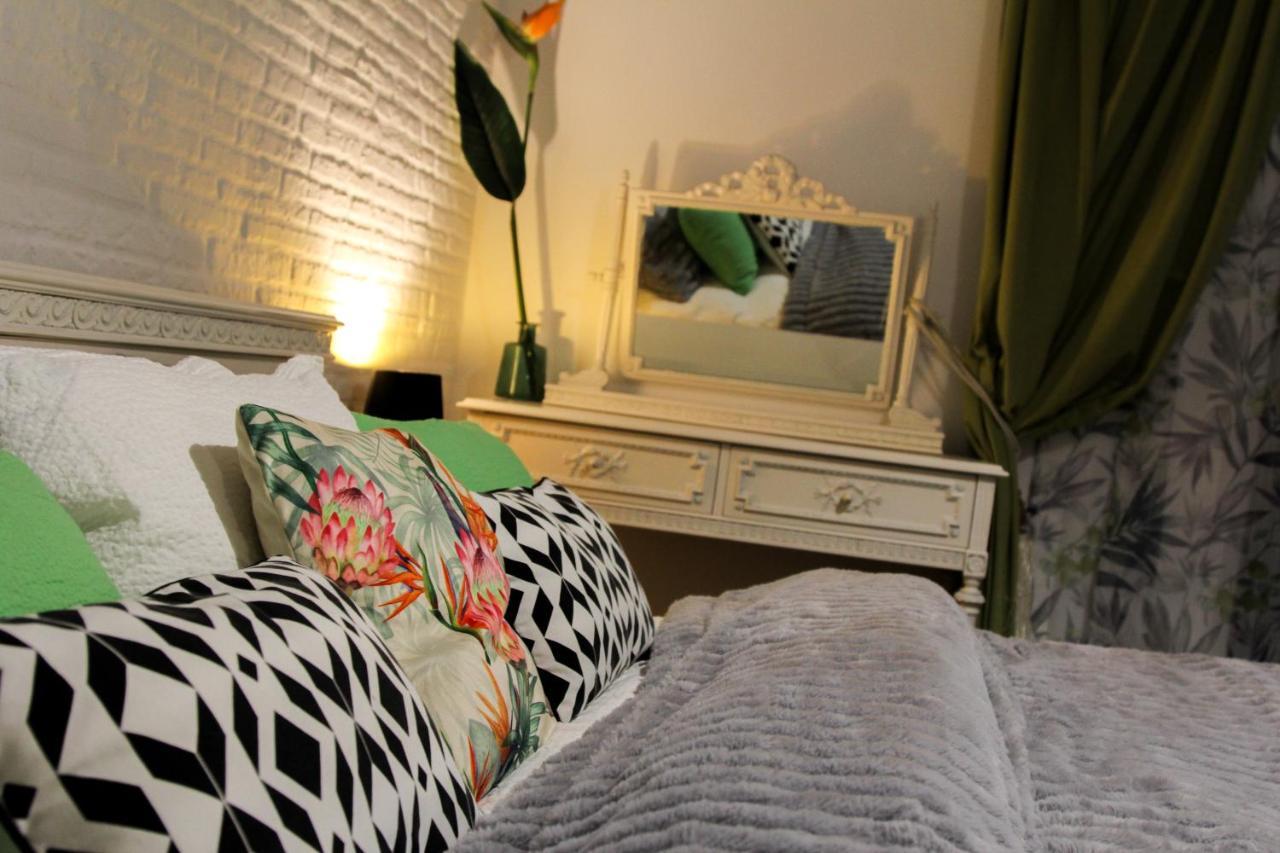 Cozy Cottage - Free Parking, Self Check-In Oradea Eksteriør billede