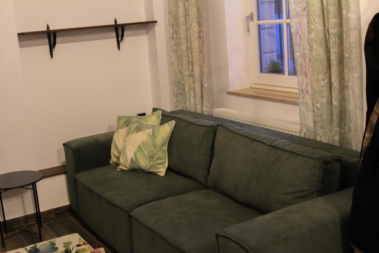 Cozy Cottage - Free Parking, Self Check-In Oradea Eksteriør billede